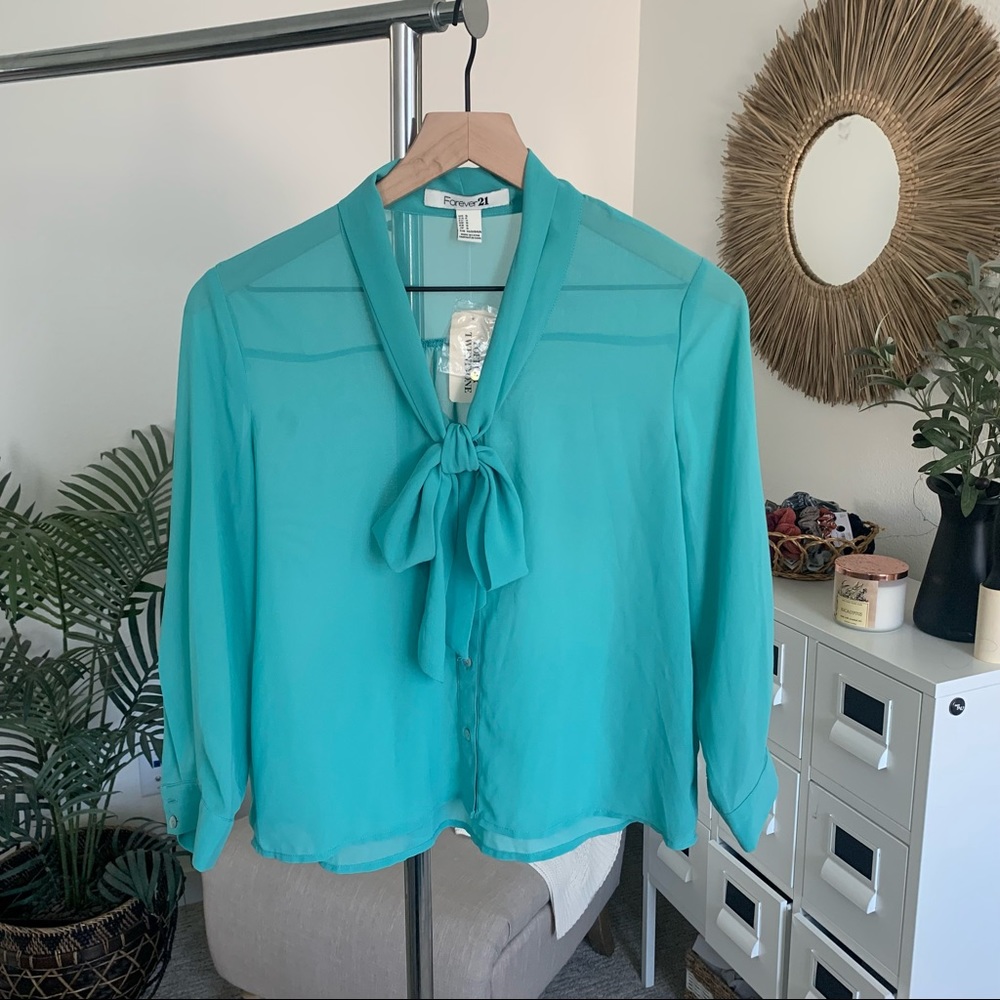 🪴$5/25🪴 Aqua Blue Mint Green Tie Neck Button Down Blouse Top Forever 21 Small